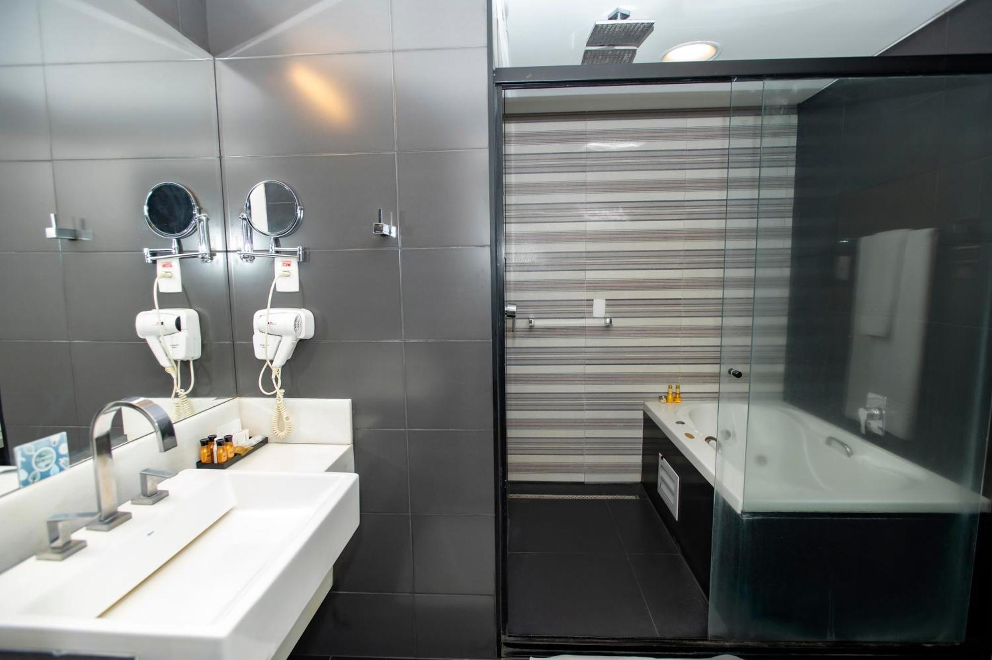 Delmond Hotel Cuiabá Dış mekan fotoğraf