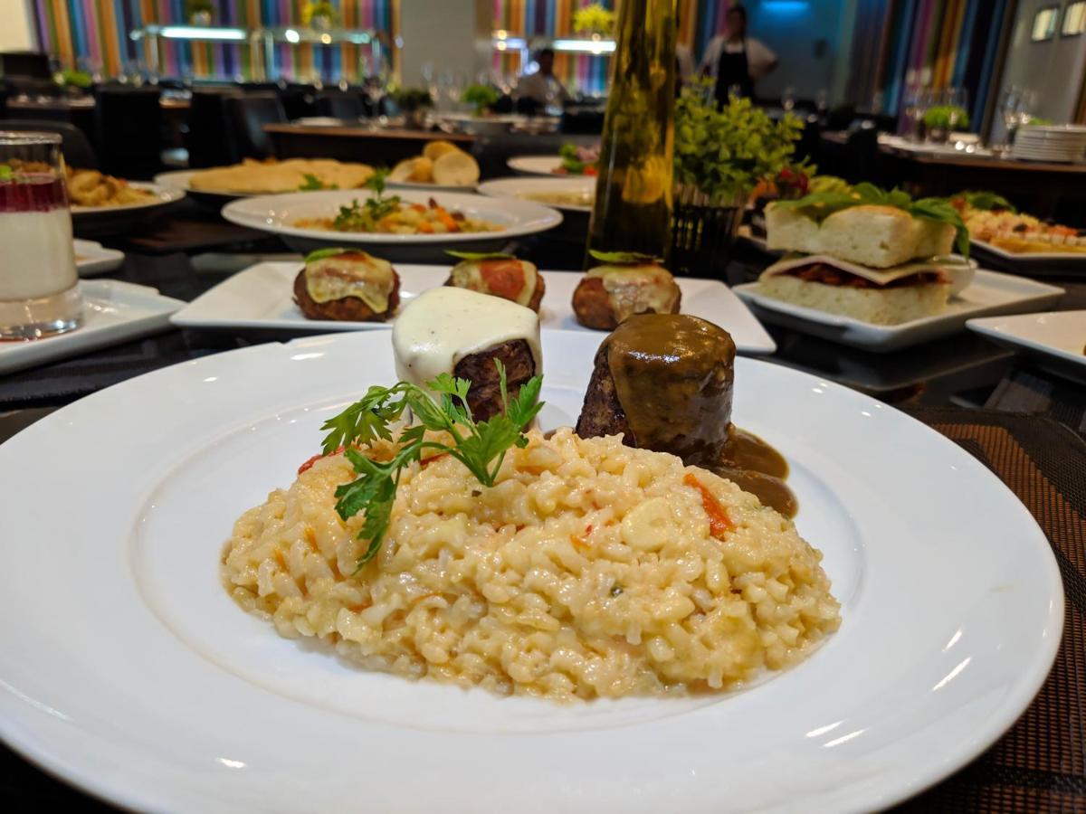 Delmond Hotel Cuiabá Dış mekan fotoğraf